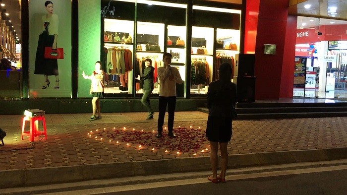 Cộng đồng mạng - Ch&agrave;ng trai xứ Nghệ với m&agrave;n tỏ t&igrave;nh 'si&ecirc;u l&atilde;ng mạn' g&acirc;y b&atilde;o mạng (H&igrave;nh 2).