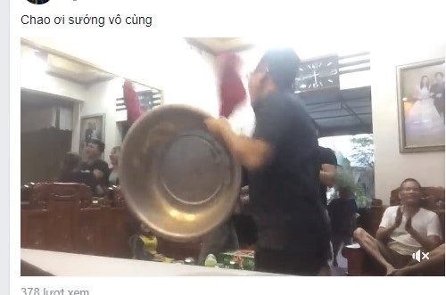 Cộng đồng mạng - U23 Việt Nam chiến thắng: Người dân lái máy cày lên phố ăn mừng