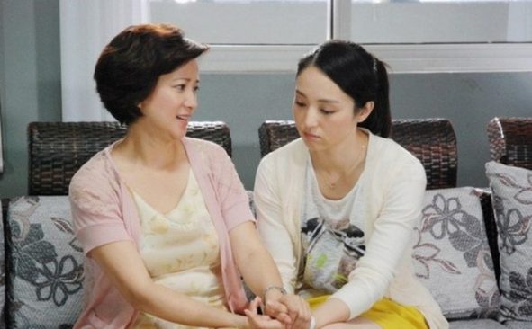 T&ocirc;i phải l&agrave;m sao để con g&aacute;i chấp nhận việc mẹ t&aacute;i h&ocirc;n?