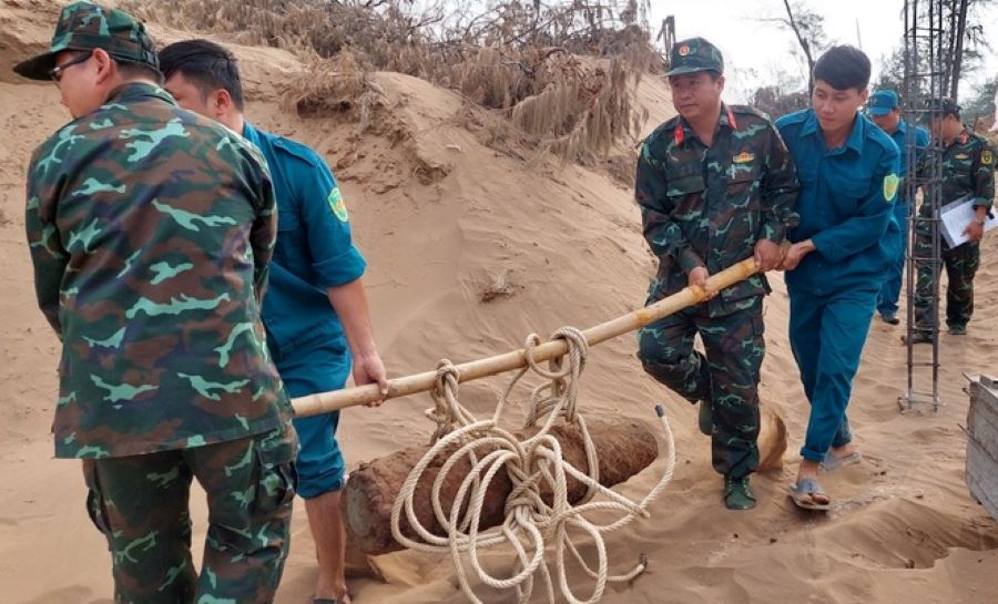 Xã hội - Trà Vinh: Phát hiện quả bom nặng 150kg còn nguyên ngòi nổ