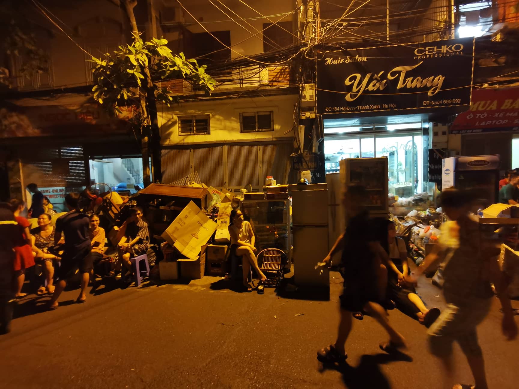 Tin nhanh - Cháy lớn tại công ty phích nước Rạng Đông: Người dân bất lực nhìn ngọn lửa, lòng như 'lửa đốt' (Hình 6).