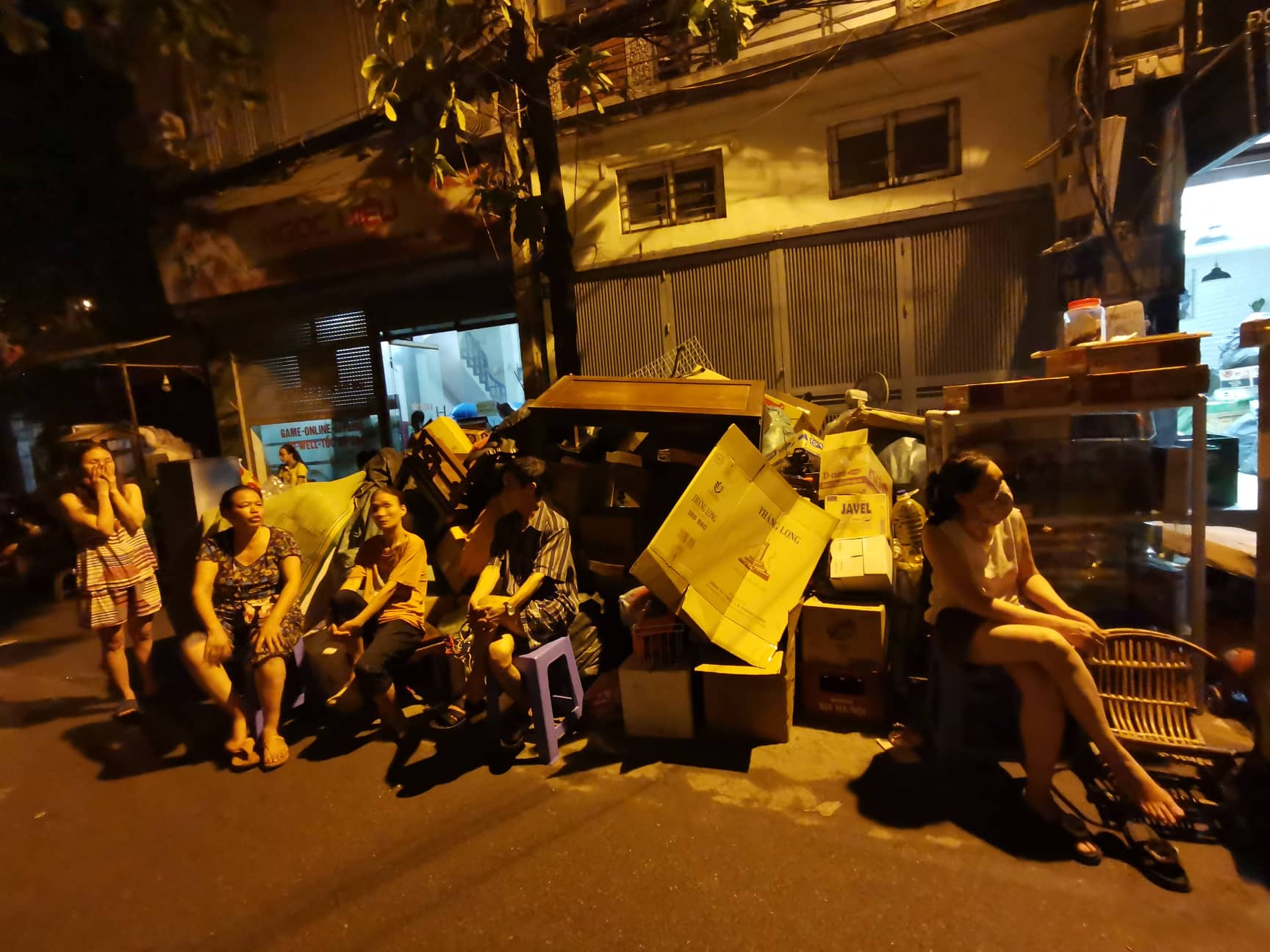 Tin nhanh - Cháy lớn tại công ty phích nước Rạng Đông: Người dân bất lực nhìn ngọn lửa, lòng như 'lửa đốt' (Hình 2).