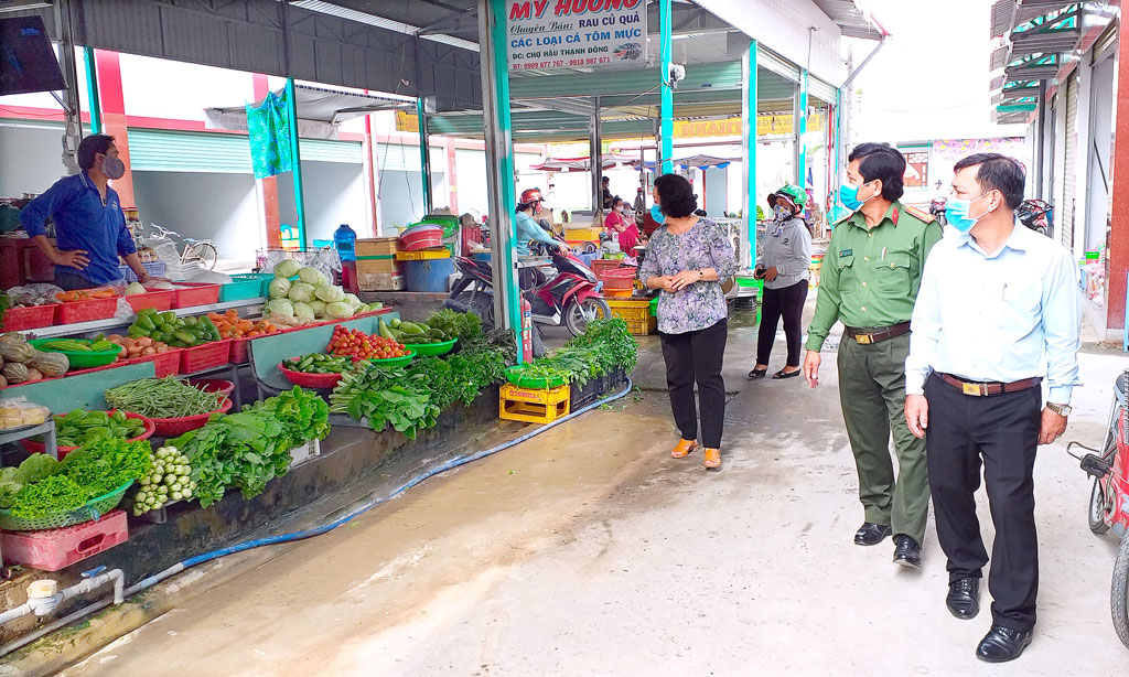 Tin nhanh - Hà Nội: Người dân vẫn chủ quan, đeo khẩu trang đối phó