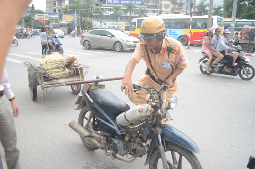 Môi trường - Xử lý phương tiện giao thông gây ô nhiễm: Câu chuyện chưa hồi kết? (Hình 2).