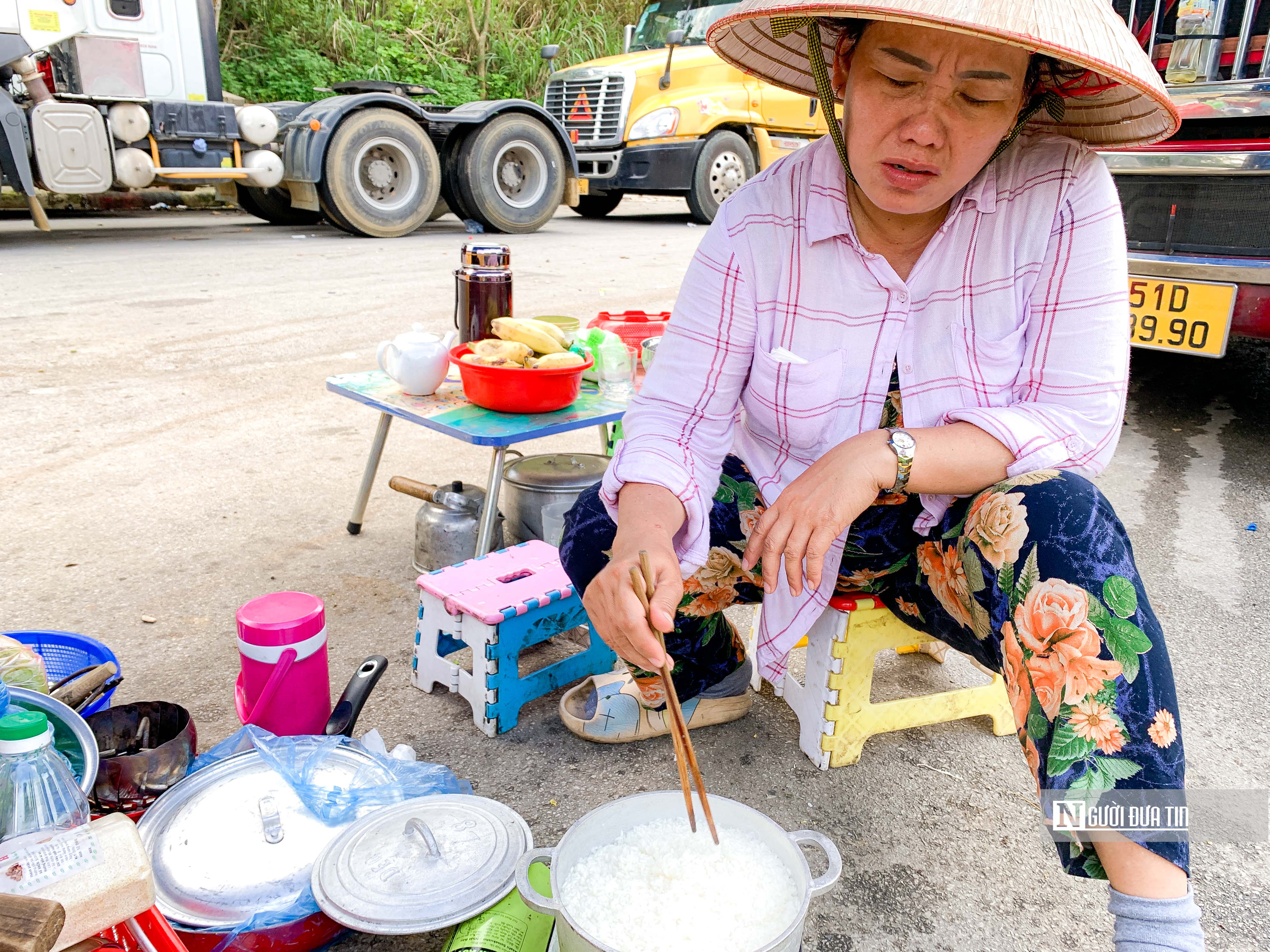 Sự kiện - Hơn 1.000 container ùn ứ tại cửa khẩu: Tài xế khắc khoải đợi chờ (Hình 3).