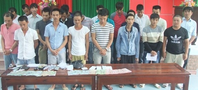 Triệt phá nhóm đối tượng cá độ bóng đá, thu giữ hơn 120 triệu đồng