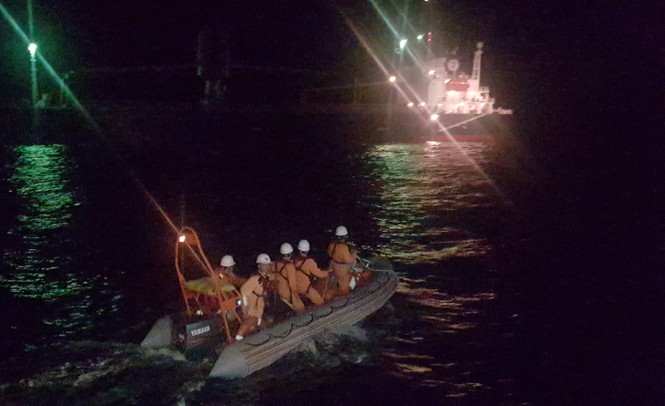 Tin nhanh - Vượt hải trình dài cứu nạn khẩn cấp thuyền viên nước ngoài đột quỵ trên biển