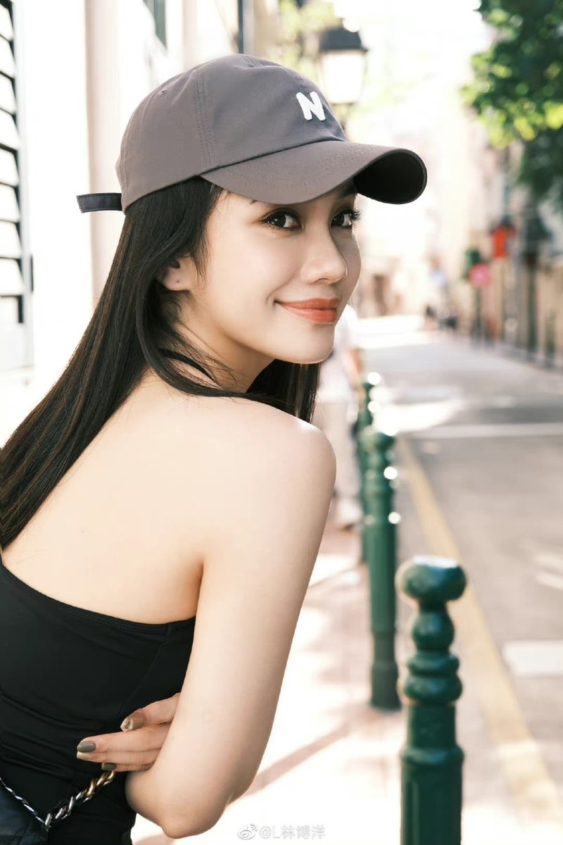 Văn hoá - Nhan sắc 'hotgirl số một' Học viện Điện ảnh Bắc Kinh, được Trương Nghệ Mưu nâng đỡ (Hình 5).