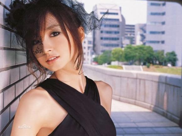Văn hoá - Nữ ca sĩ nổi tiếng Nhật Bản bị chồng kiện vì ngoại tình với đàn ông đã có vợ