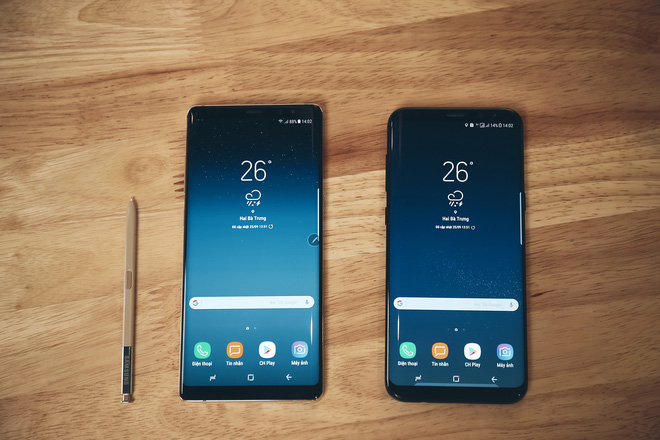 Công nghệ - Samsung phủ nhận việc Galaxy Note 8 bị 'tố' viền màn hình hở sáng