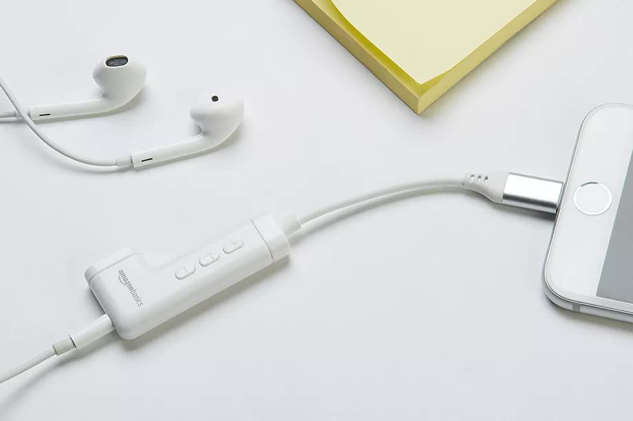 Công nghệ - Amazon ra adapter cực rẻ giúp iPhone vừa sạc vừa nghe nhạc