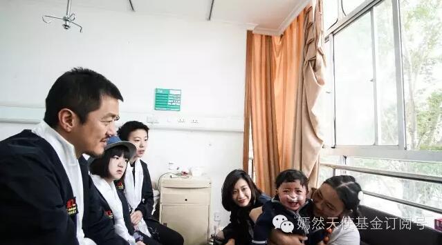 Ngôi sao - “Lệnh Hồ Xung” Lý Á Bằng: Vợ bỏ đi theo tình cũ và nỗi đau in hình nụ cười của con gái mắc dị tật (Hình 8).