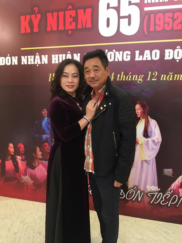 Ngôi sao - “Ngọc Hoàng” Quốc Khánh: 'Hôn nhân như cái vòng tròn, nhiều lúc tôi cho một chân vào rồi lại… rút ra' (Hình 3).