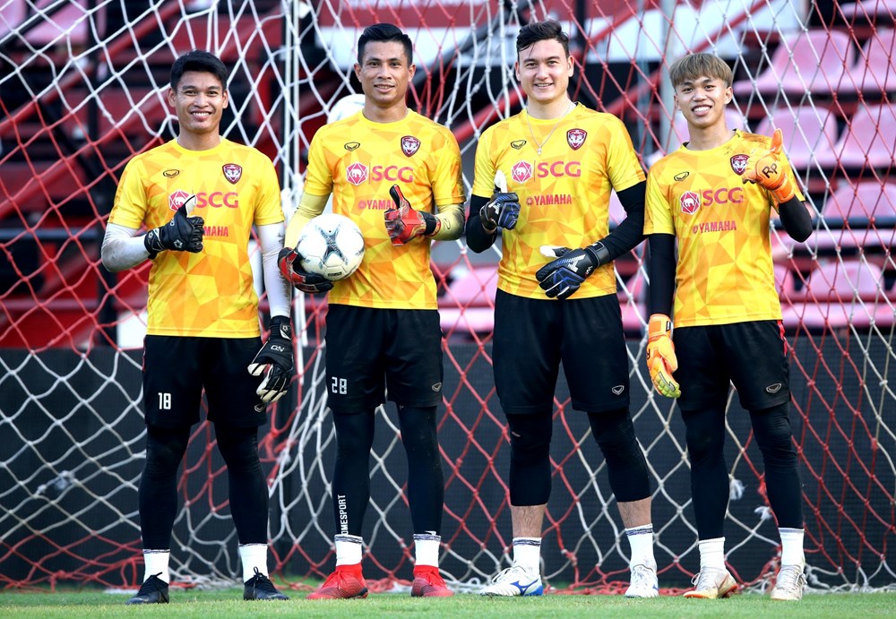 Thể thao - Chùm ảnh Văn Lâm rạng rỡ trong ngày ra mắt Muangthong United (Hình 9).