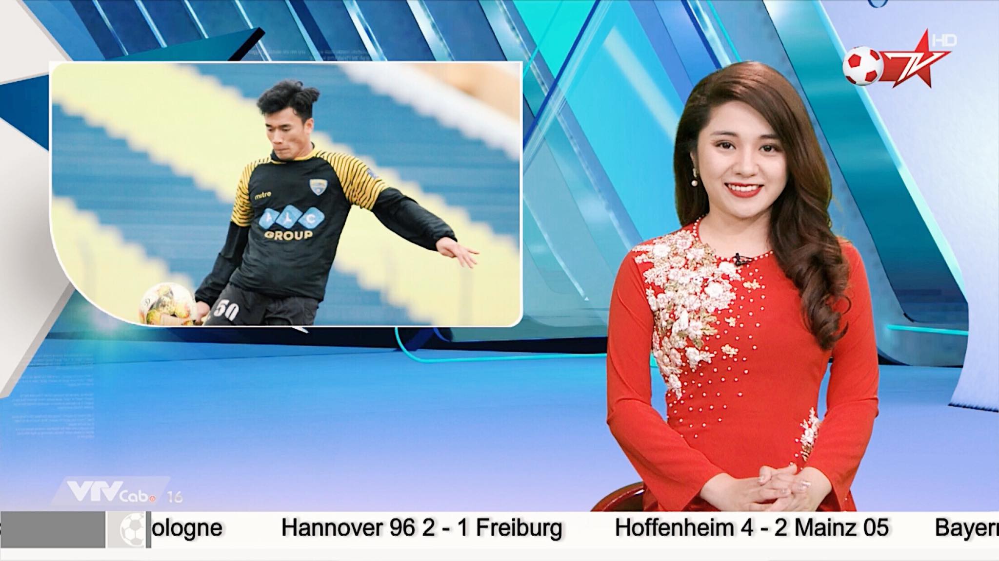 Sự kiện - Tin tức giải trí ấn tượng ngày 28/2: Nữ MC thể thao ăn mặc quá gợi cảm trên sóng truyền hình Việt là ai? (Hình 3).
