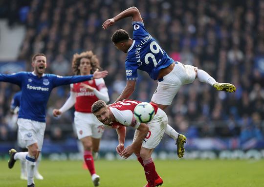 Thể thao - Arsenal mất cơ hội vào top 3 Premier League vì pha ném biên... phạm luật?