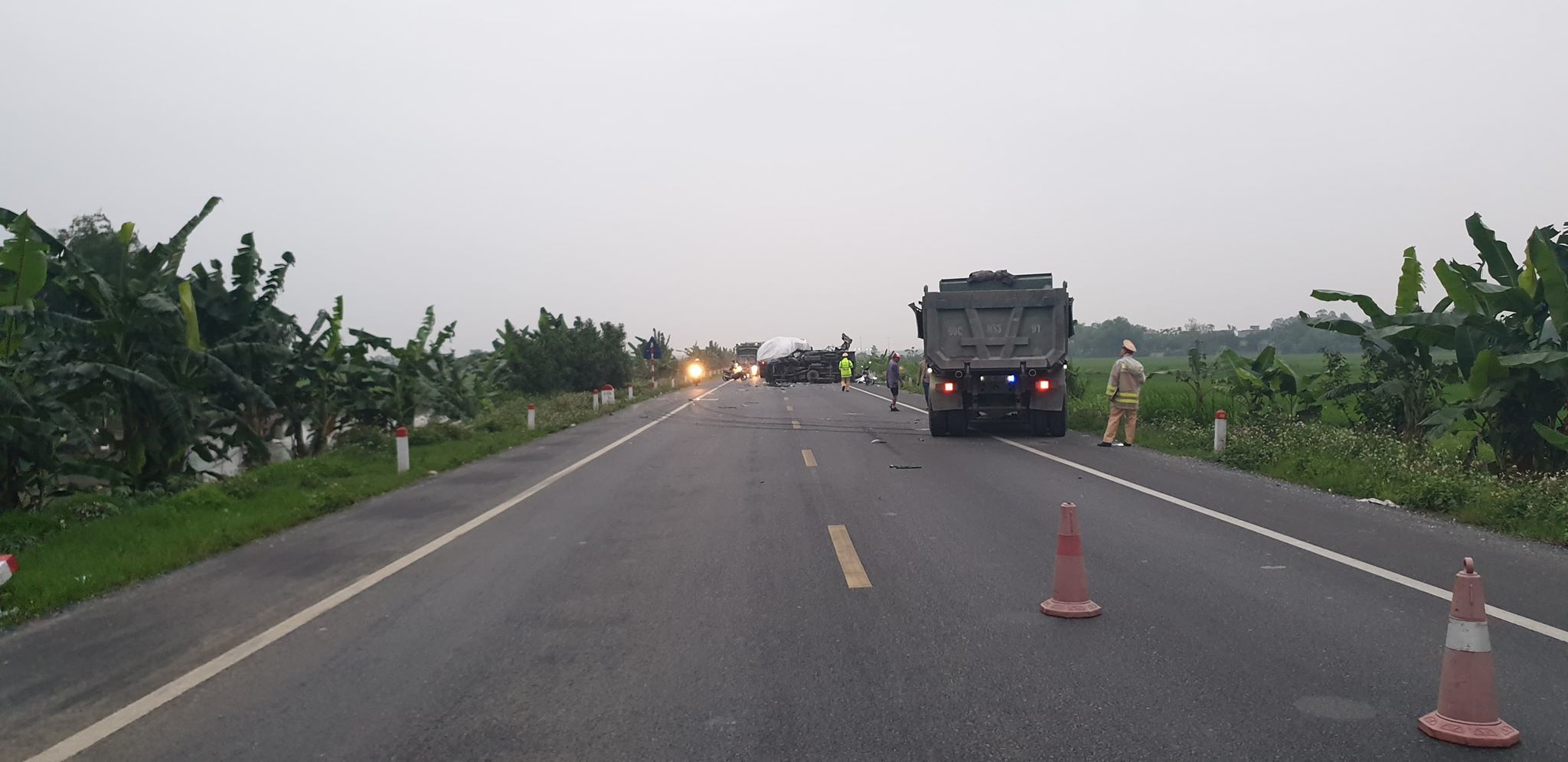 Tin nhanh - Hà Nam: Xe tải và xe ben đấu đầu trên đường nối cao tốc, tài xế tử vong tại chỗ (Hình 3).