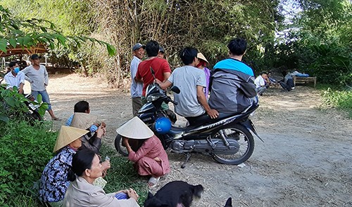 Tin nhanh - Bí ấn lý  do người thợ nhôm kính treo cổ chết ở xưởng cưa sau khi uống cà phê với chủ