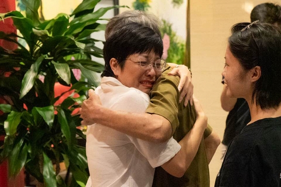 Sự kiện - Tin tức giải trí ấn tượng ngày 1/7: Ly hôn nhiều năm, MC Thảo Vân không cầm được nước mắt khi hội ngộ bố mẹ chồng (Hình 2).