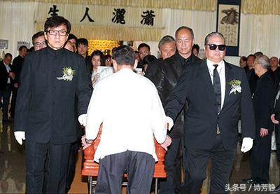 Ngôi sao - Hé lộ sự cố bất ngờ trong lễ tang “vua phim Cương thi” Lâm Chánh Anh, sau 22 năm ngày mất (Hình 3).