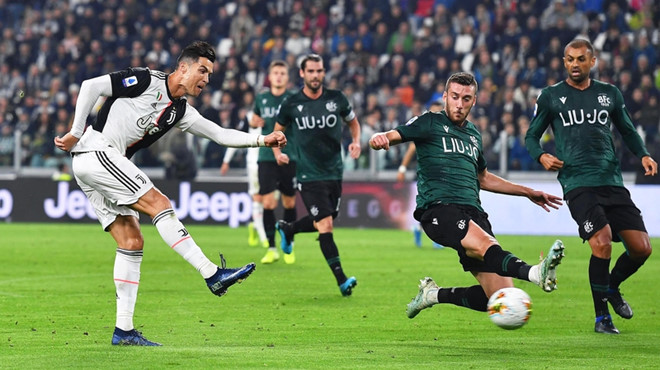 Thể thao - Ronaldo nhận món quà đặc biệt từ chủ tịch CLB Juventus sau khi chạm mốc 700 bàn (Hình 2).