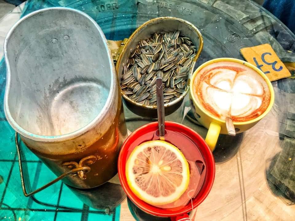 Văn hoá - 'Đột nhập' quán cafe từ hàng nghìn đồ tái chế giữa lòng phố cổ Hà Nội (Hình 10).