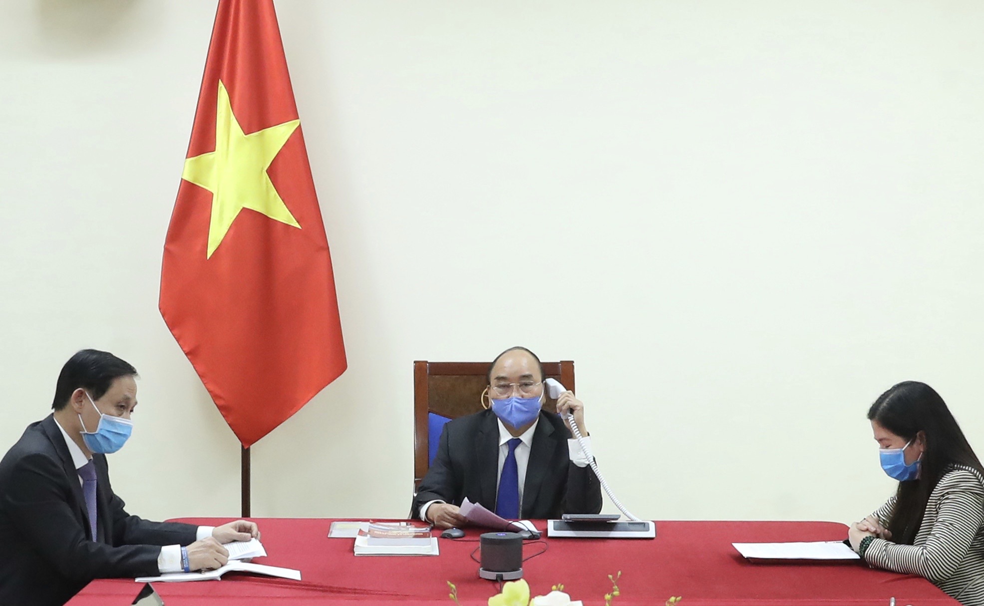 Chính sách - Thủ tướng Nguyễn Xuân Phúc điện đàm với Thủ tướng Trung Quốc về hợp tác chống dịch COVID-19