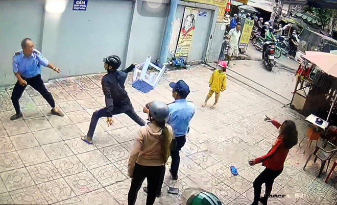 An ninh - Hình sự - Truy bắt nam thanh niên chém trọng thương một bảo vệ chung cư