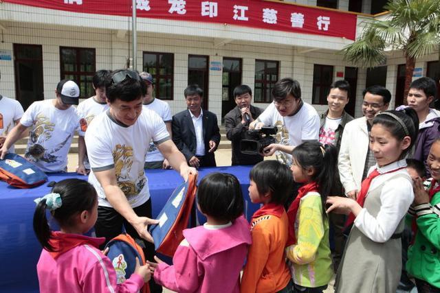 Ngôi sao - Ngôi sao võ thuật Thành Long thẳng thắn tiết lộ từng giả làm người tốt (Hình 3).