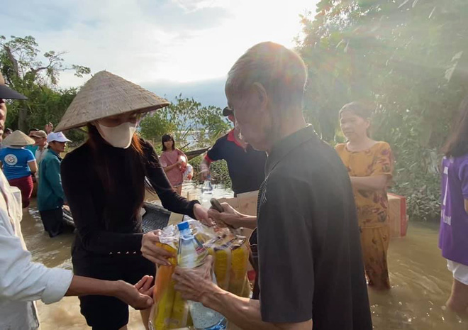 Ngôi sao - Ca sĩ Thuỷ Tiên đã kêu gọi được 22 tỷ đồng sau hai ngày (Hình 4).