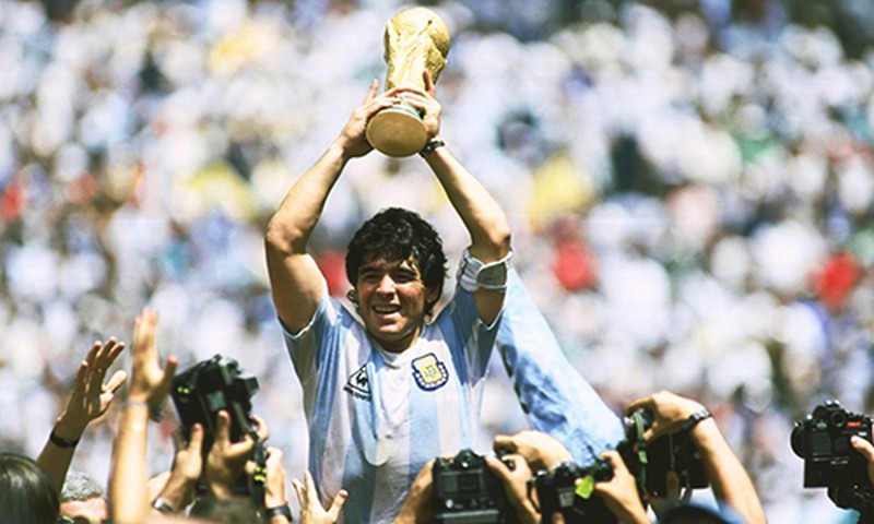 Ngôi sao - Nghệ sĩ Việt thương tiếc khi huyền thoại Diego Maradona qua đời