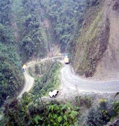 Văn hoá - Khám phá 'cung đường nguy hiểm nhất thế giới' ai nhìn cũng 'toát mồ hôi hột' (Hình 3).