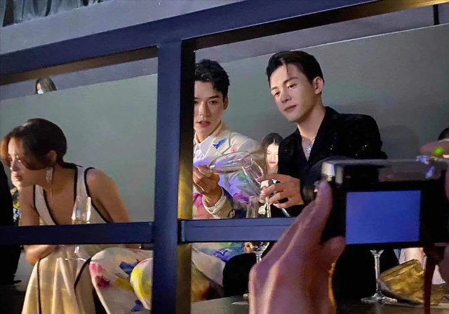 Giải trí - Nam diễn viên Thẩm Đằng bị ngã khi đuổi theo Angelababy (Hình 4).