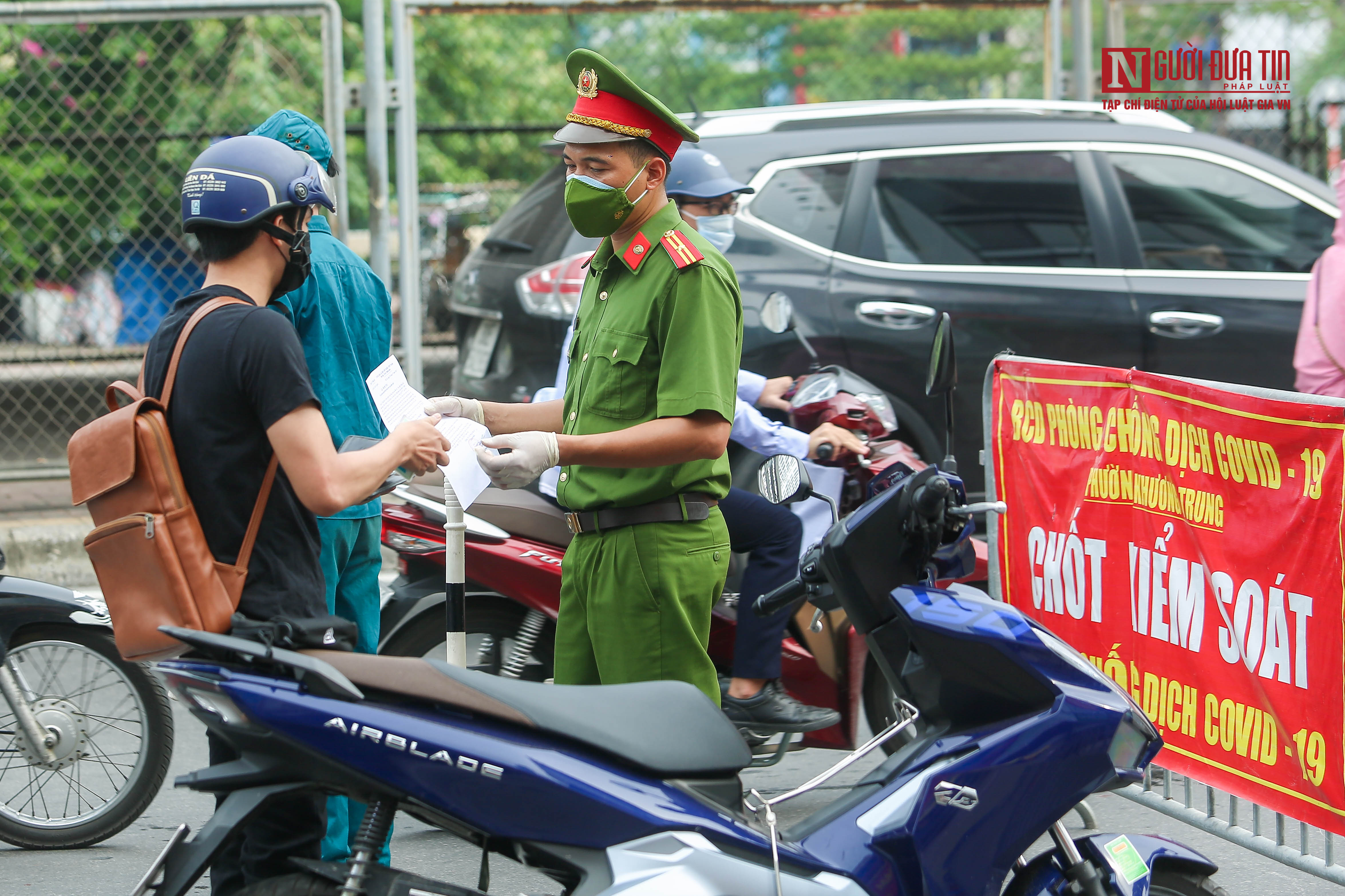 Dân sinh - Hà Nội: Những giấy tờ người ra đường cần mang theo