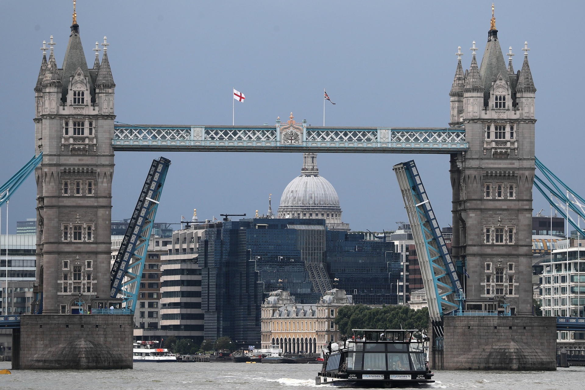 Văn hoá - Biểu tượng của xứ sở sương mù Cầu Tháp London bất ngờ gặp sự cố hy hữu