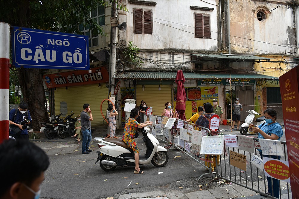 Dân sinh - Hà Nội: Xuất hiện cách bán hàng độc đáo ở chợ Hàng Bè (Hình 4).