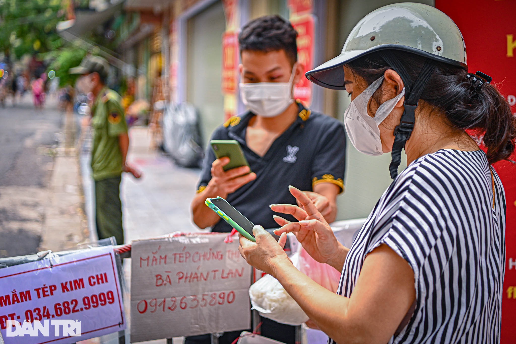 Dân sinh - Hà Nội: Xuất hiện cách bán hàng độc đáo ở chợ Hàng Bè (Hình 2).