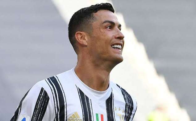 Thể thao - Juventus chính thức bán Ronaldo cho MU với giá thấp khó tin