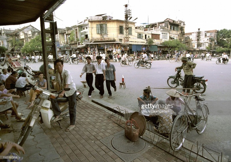 Văn hoá - Loạt ảnh mộc mạc không thể không xem về Hà Nội năm 1994 (Hình 11).