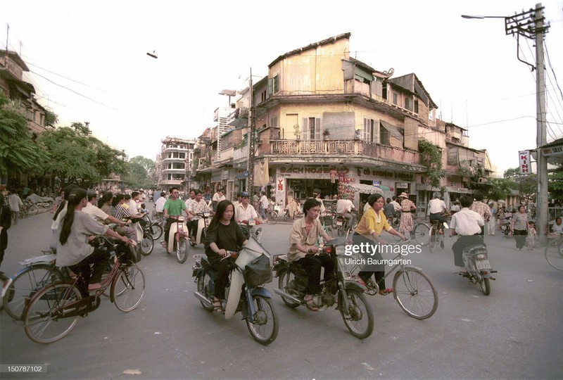 Văn hoá - Loạt ảnh mộc mạc không thể không xem về Hà Nội năm 1994 (Hình 12).