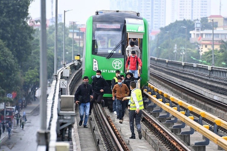 Dân sinh - Gặp mưa lớn tàu Cát Linh - Hà Đông dừng đột ngột, Metro Hà Nội nói gì?