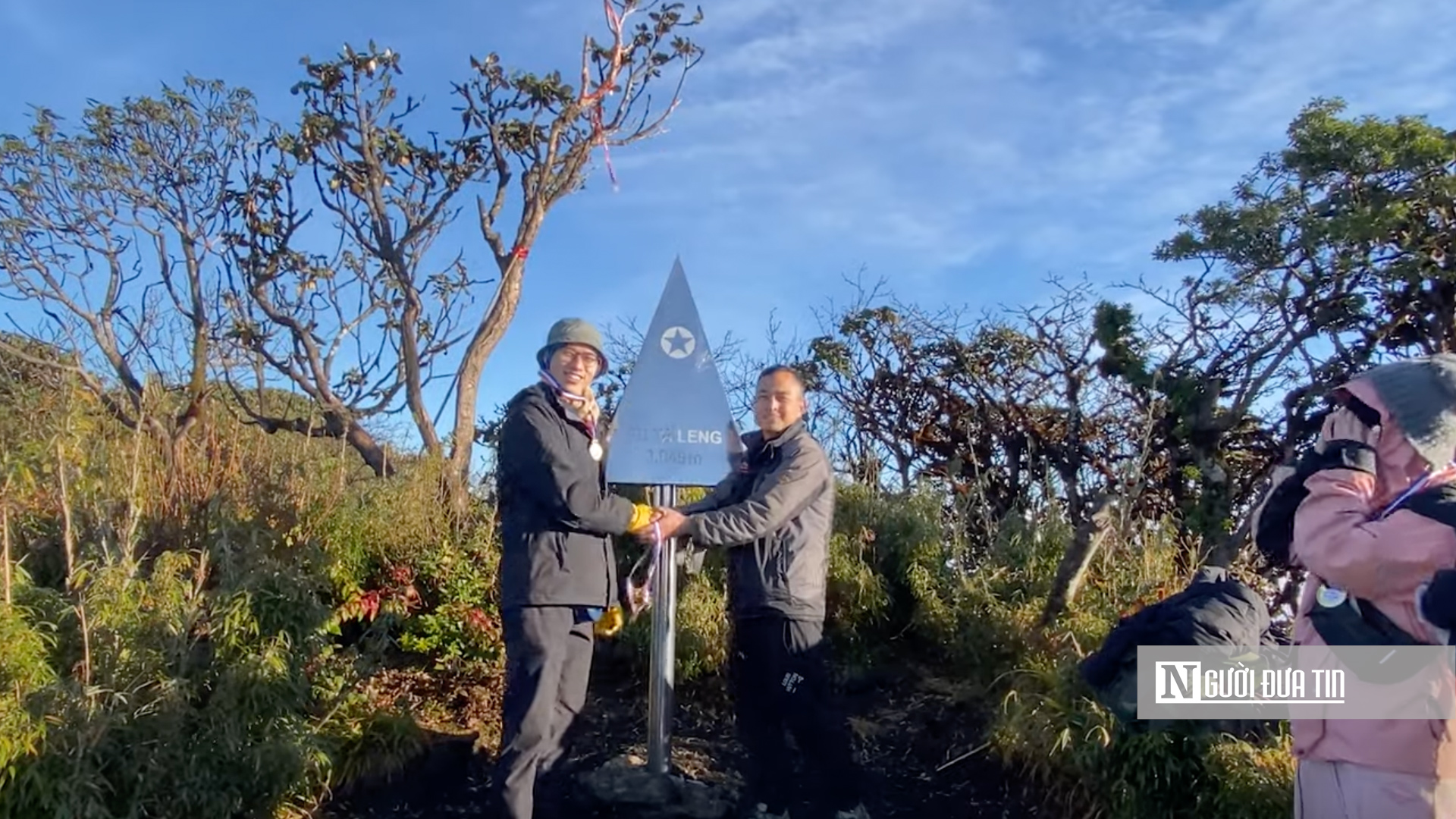 Xã hội - Trekking đỉnh Putaleng ngắm “Nữ hoàng hoa Tây Bắc” (Hình 4).