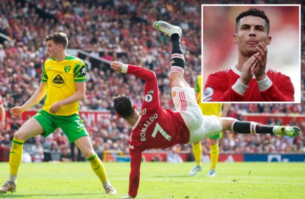 Bóng đá Anh - Tài khoản Ronaldo ‘ting ting’ sau cú hat-trick vào lưới Norwich