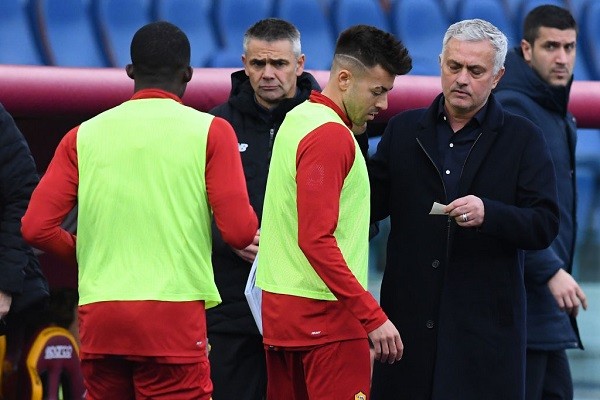 Bóng đá Châu Âu - Cầu thủ Roma tính ra đi vì chán bị Mourinho mắng mỏ