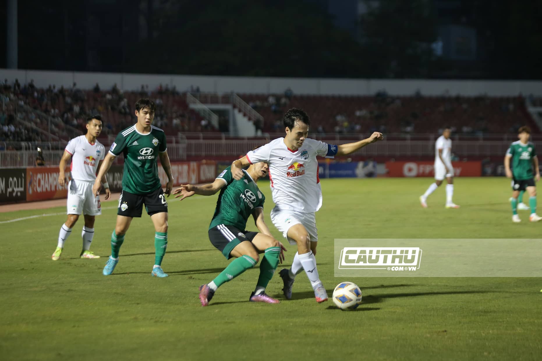 Bóng đá Việt Nam - HAGL trắng tay nghiệt ngã phút cuối trước Jeonbuk