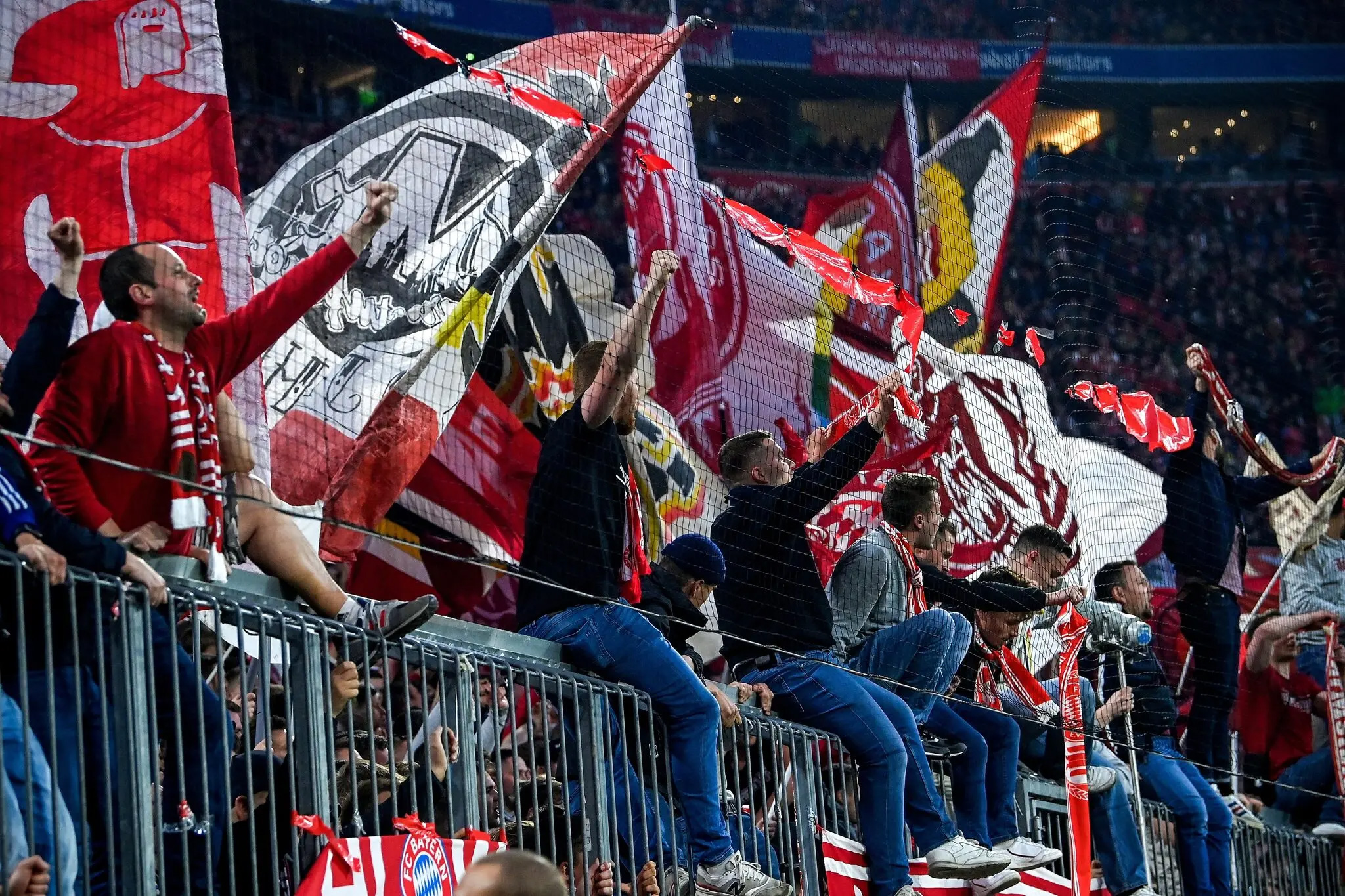 Bóng đá Đức - Vô địch 10 năm liên tiếp, Bayern phá nát Bundesliga hay hiện trạng bóng đá Đức (Hình 5).