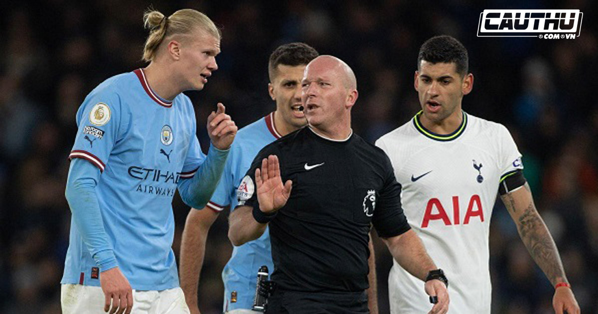 Bóng đá Anh - Trọng tài mang lại may mắn cho Man City khiến Liverpool tái mặt