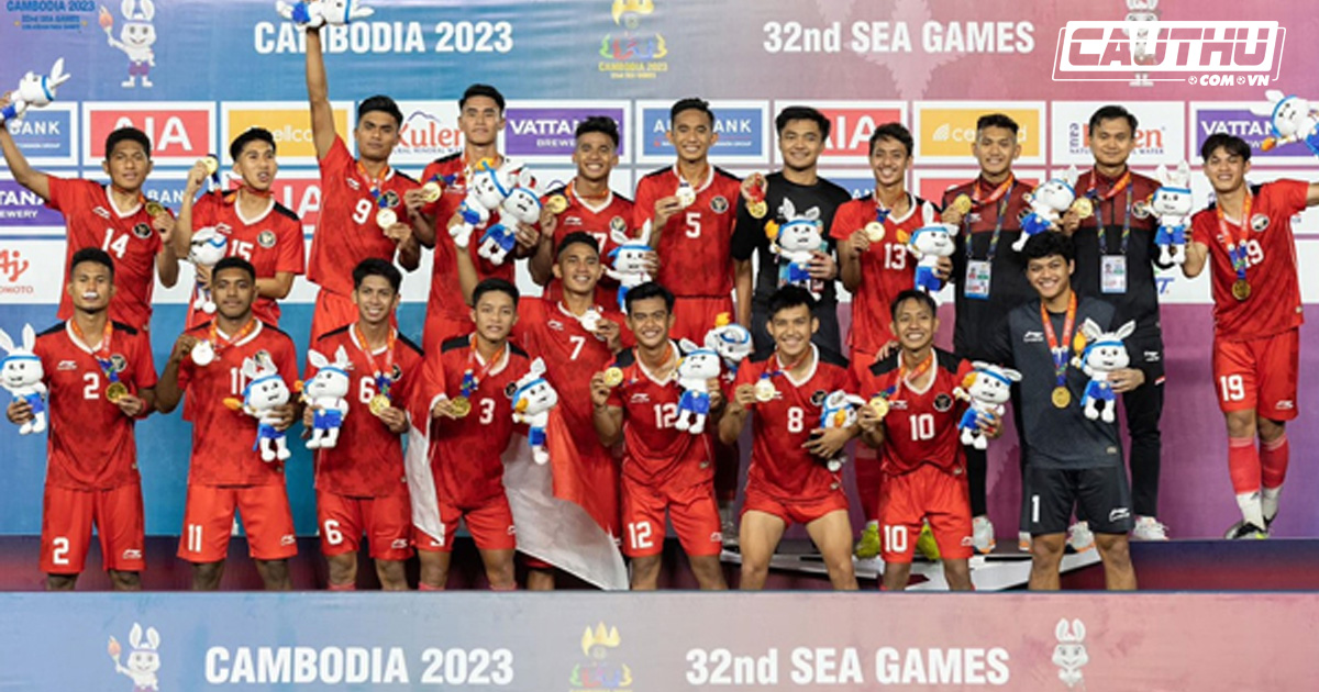 Giải khác - U22 Indonesia diễu hành tưng bừng, ăn mừng HCV SEA Games 32