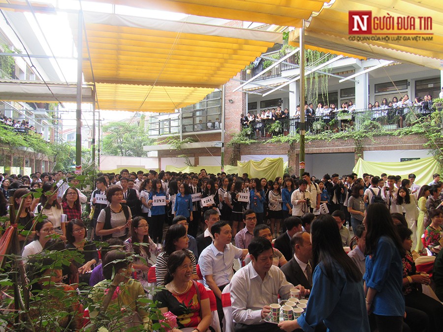 Trong lòng mỗi thầy cô, mỗi một người học trò đều có những cảm xúc bồi hồi, khó tả khi nhắc về người thầy giáo đáng kính PGS. Văn Như Cương. 