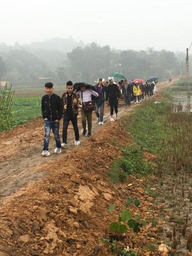 Cộng đồng mạng - Cô dâu “cưỡi” trâu về nhà chồng và đám cưới tốn túi ni-lông 'nhất hệ mặt trời' (Hình 3).